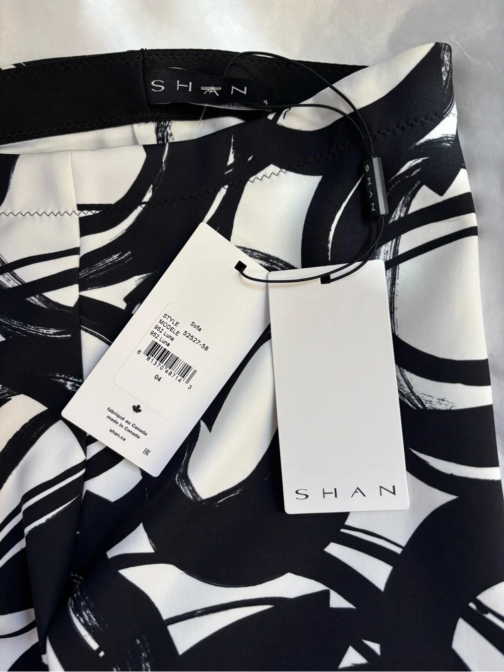 SHAN Black & White Circular Print Cropped Leggings